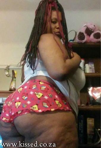 THICK BLACK MAMA CURVED BOOTY & HIPS