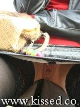 UPSKIRT PANTYLESS SHOT(i)