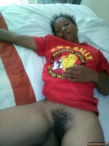 Black-Girlfriend-from-Gabon-Showing-Hairy-African-Vulva-525x700