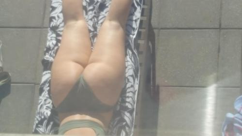 PAWG tanning