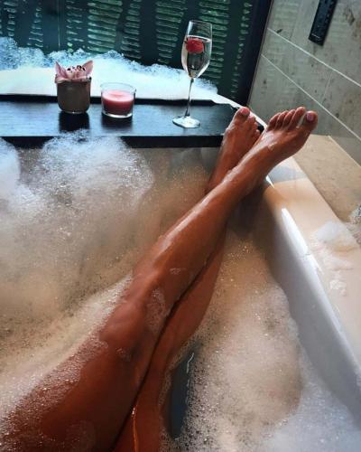 bath legs